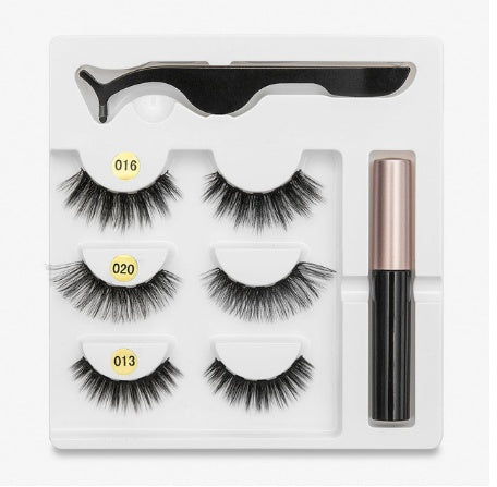A Pair Of False Eyelashes With Magnets In Fashion - Accrosstheglobe Store