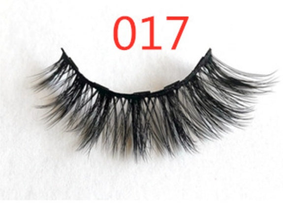 A Pair Of False Eyelashes With Magnets In Fashion - Accrosstheglobe Store