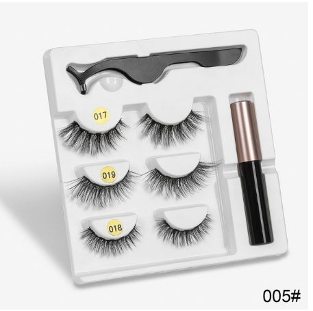 A Pair Of False Eyelashes With Magnets In Fashion - Accrosstheglobe Store