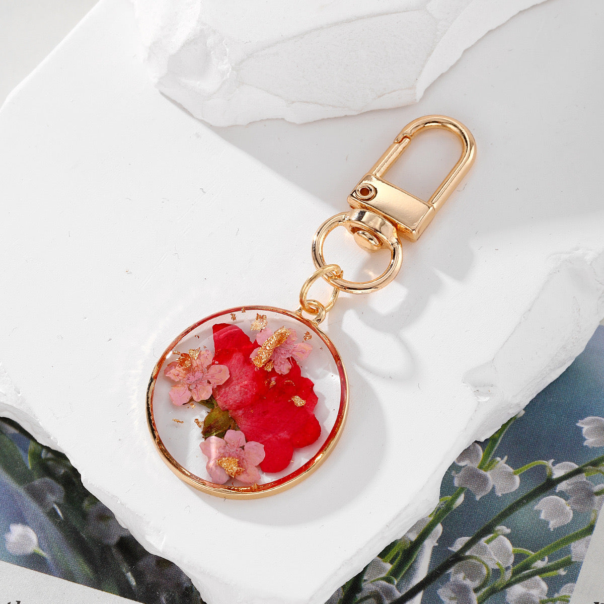 Handmade Resin Pressed Flower Keychain – Unique Botanical Bag Charm Gift - Accrosstheglobe Store