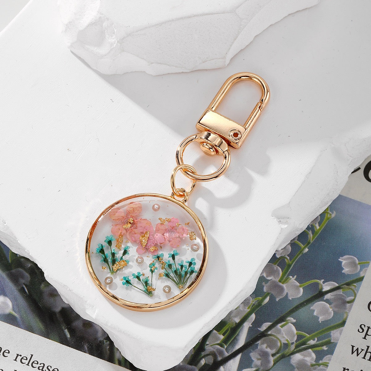 Handmade Resin Pressed Flower Keychain – Unique Botanical Bag Charm Gift - Accrosstheglobe Store