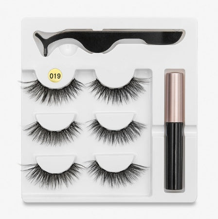 A Pair Of False Eyelashes With Magnets In Fashion - Accrosstheglobe Store