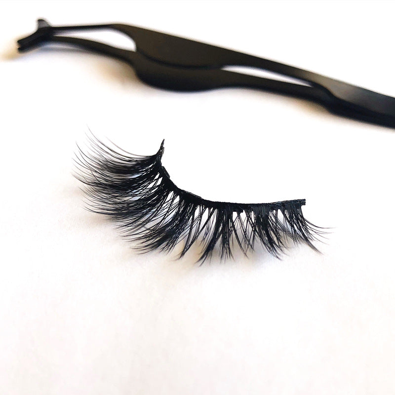 A Pair Of False Eyelashes With Magnets In Fashion - Accrosstheglobe Store