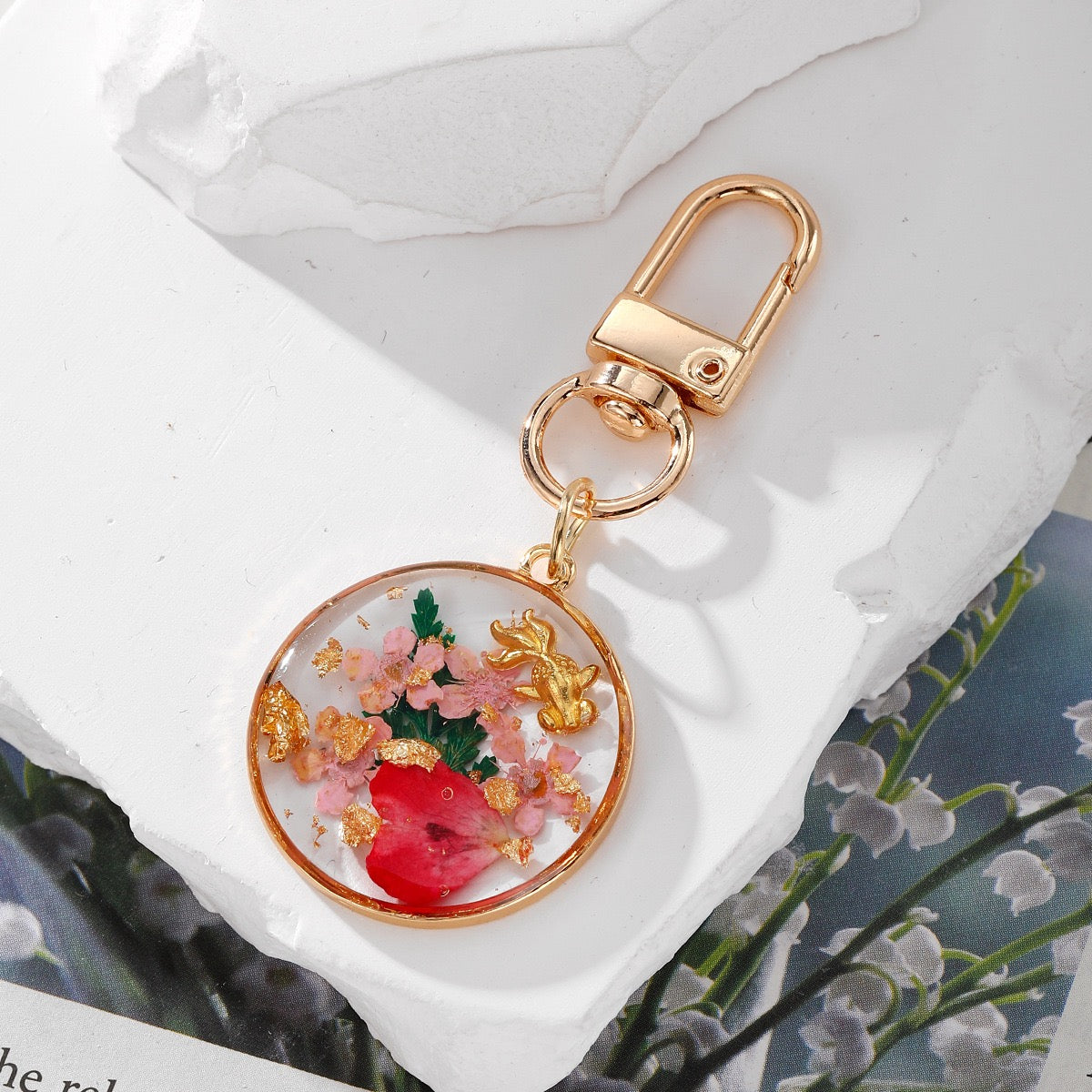 Handmade Resin Pressed Flower Keychain – Unique Botanical Bag Charm Gift - Accrosstheglobe Store